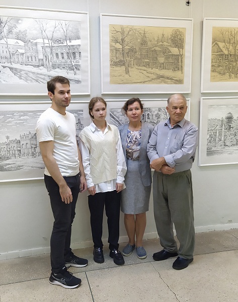 Валентин Денискин в кругу родных