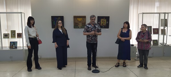 Участники выставки (слева направо): Алиса Степанова, Елена Степанова-Анютина, Михаил Мантулин, Людмила Зайчикова, Татьяна Макарова