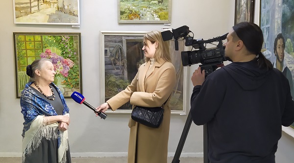Лариса Минченко дает интервью калужским СМИ