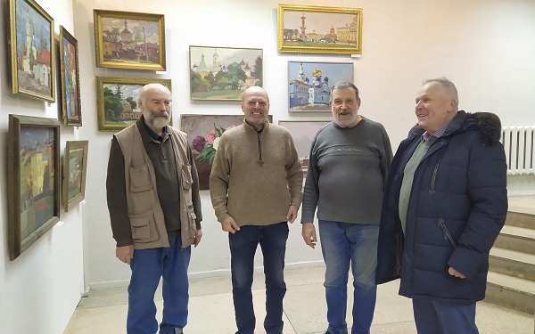 Слева направо: художники Владимир Арепьев, Евгений Пухов, скульптор Евгений Столяров, искусствовед Владимир Обухов